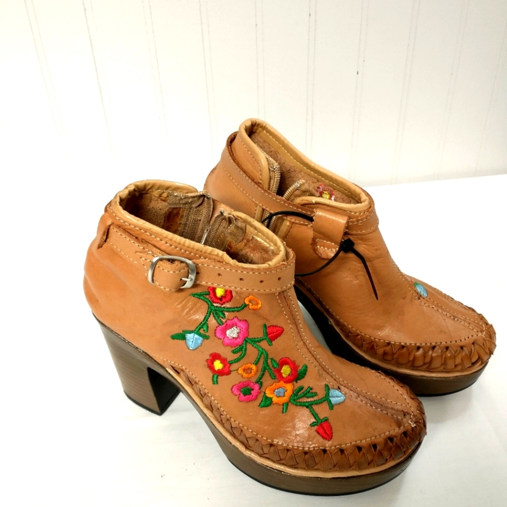 Mexican Handmade Leather Booties Floral Embroidery Size 7 New